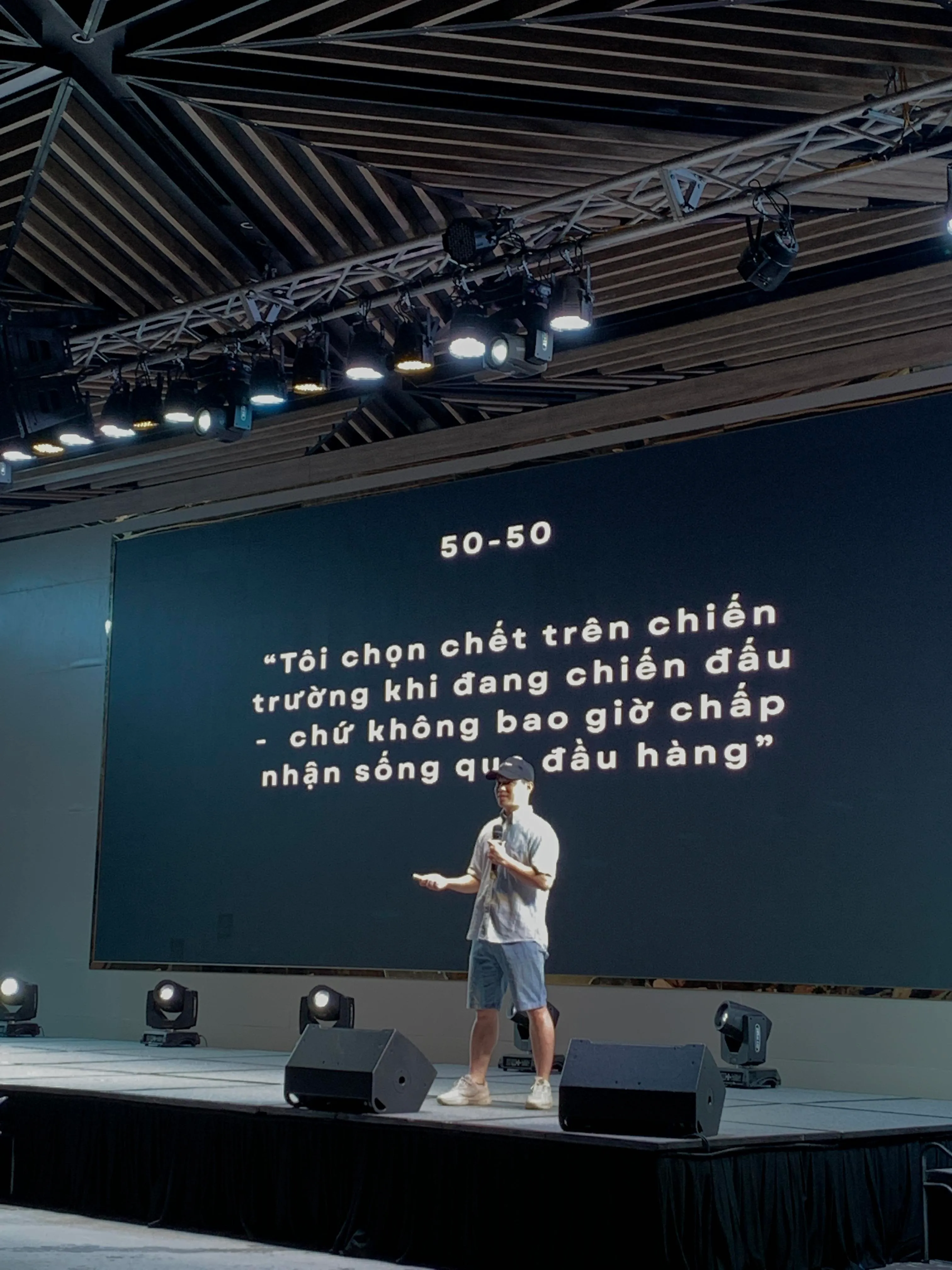 chet tren chien truong